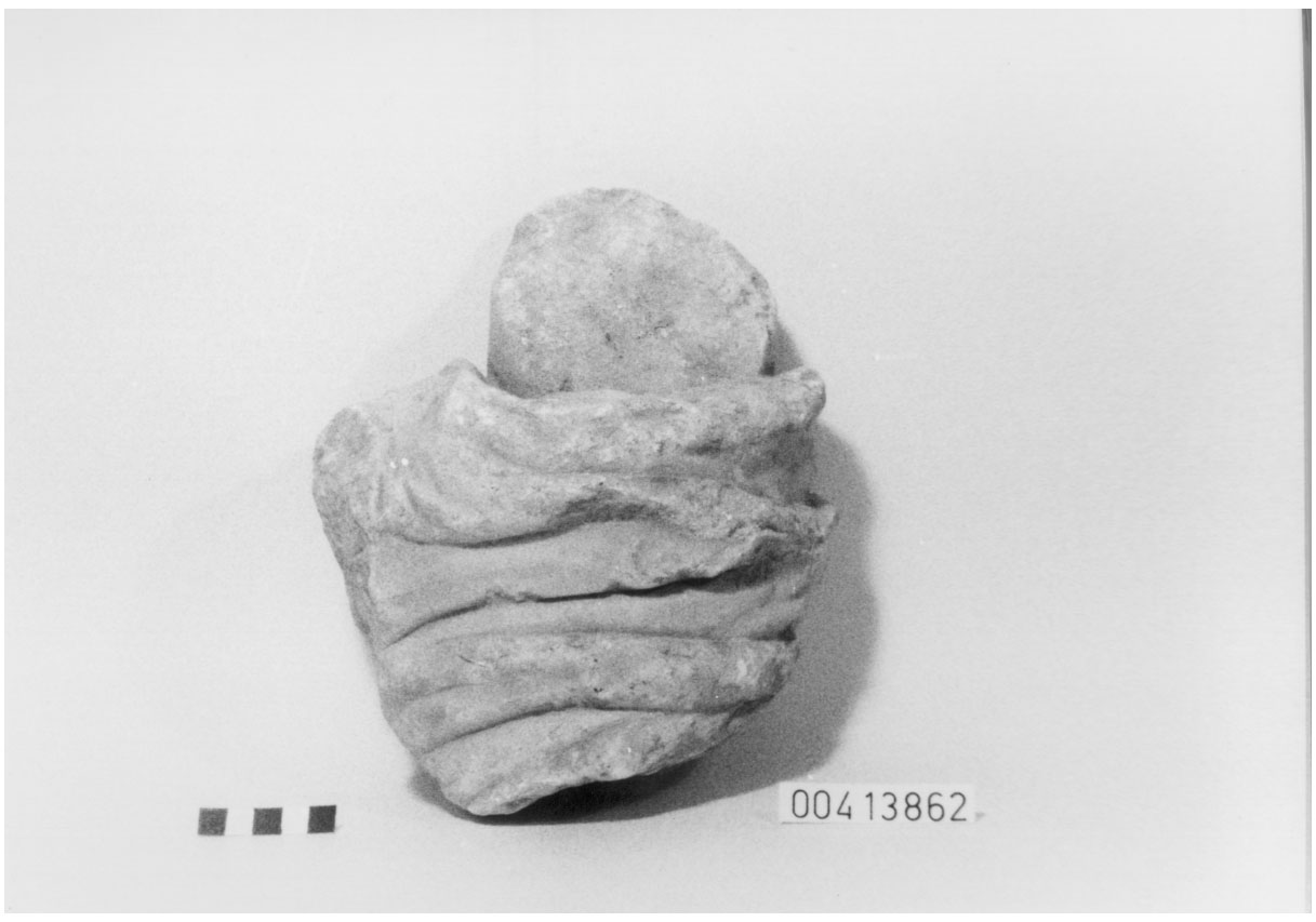 Statua/ frammento (non determinabile)