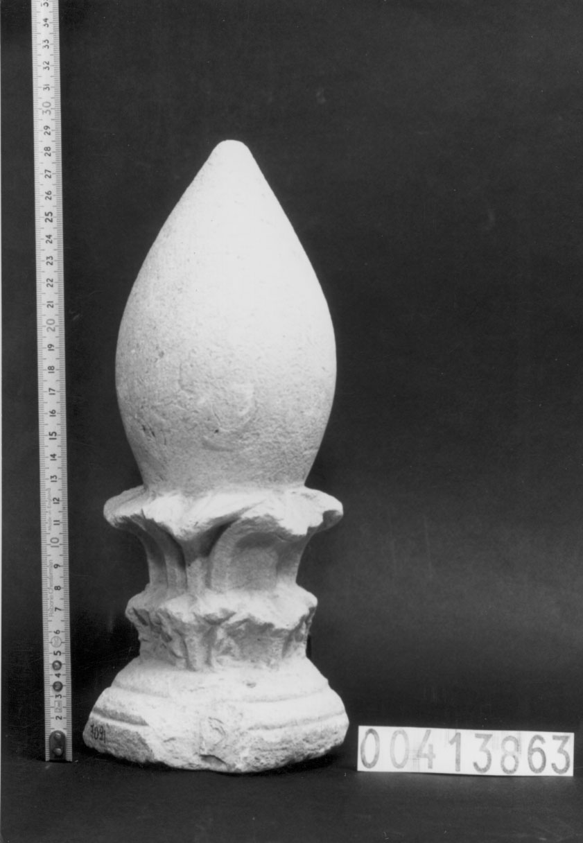 Cippo funerario a pigna (III a.C, II a.C)