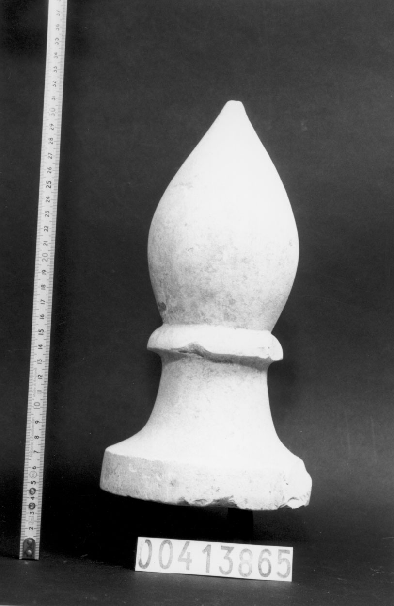 Cippo funerario a pigna (III a.C, II a.C)