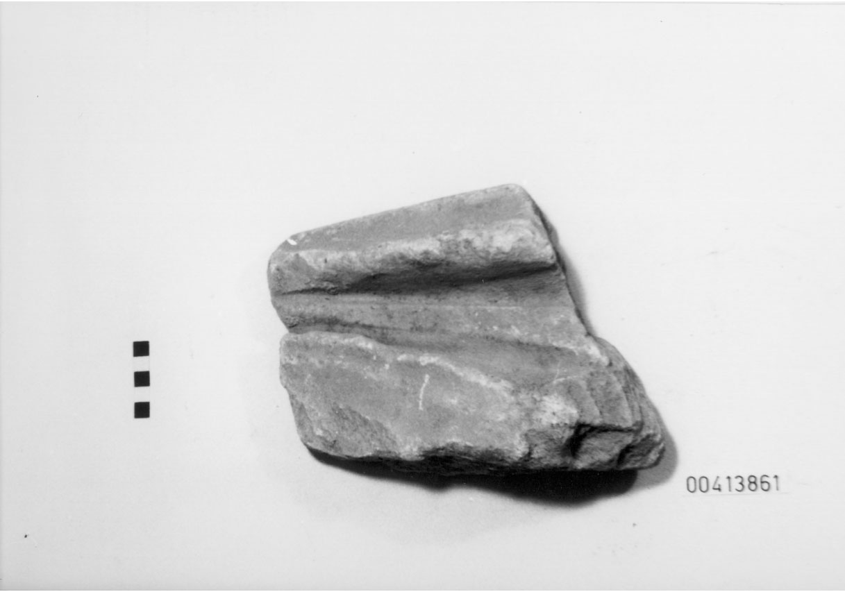 Statua (?)/ frammento (non determinabile)