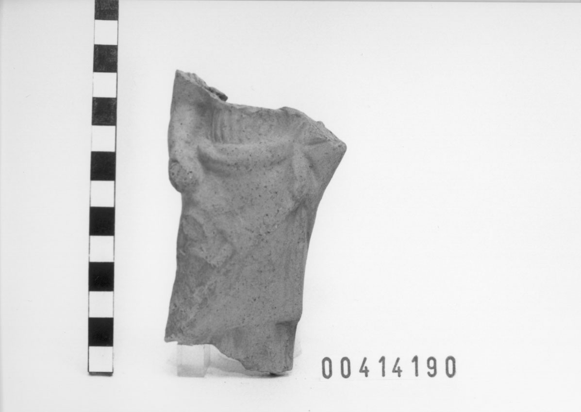 Figura femminile (Statuetta votiva/ frammento) (Inizio II a.C, I a.C)