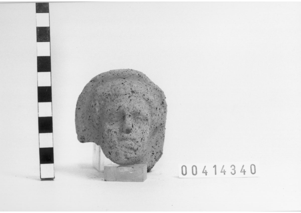 Figura femminile velata (Testa votiva/ frammento) (III a.C, II a.C)