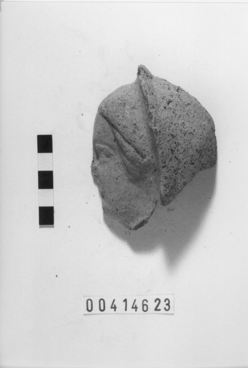 Figura femminile velata (Mezza testa votiva) (III a.C, II a.C)