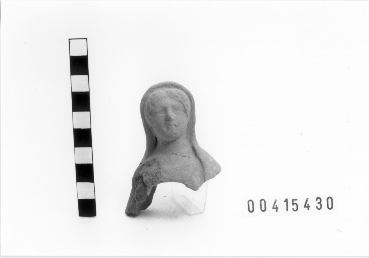 Figura femminile velata (Statuetta votiva/ frammento) (II a.C)