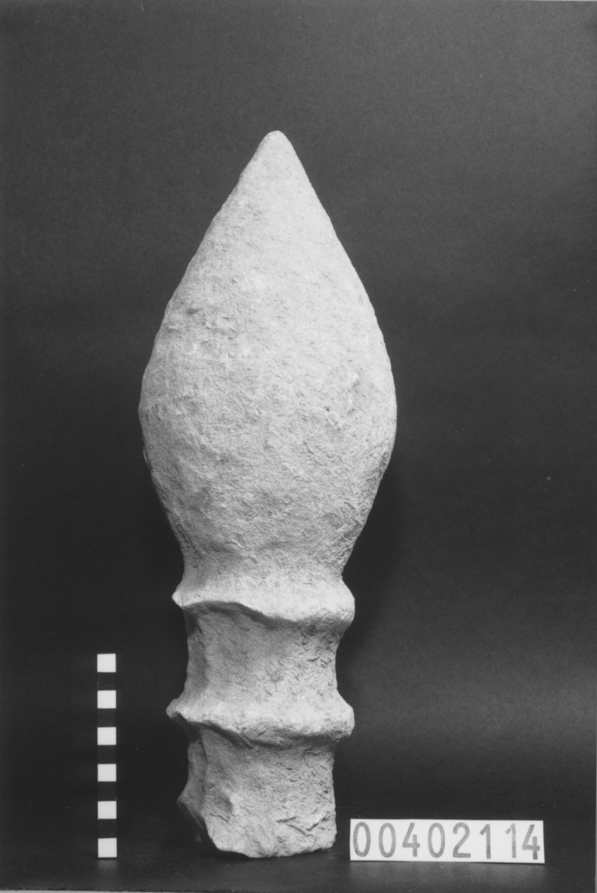 Cippo funerario a pigna (II a.C, I a.C)