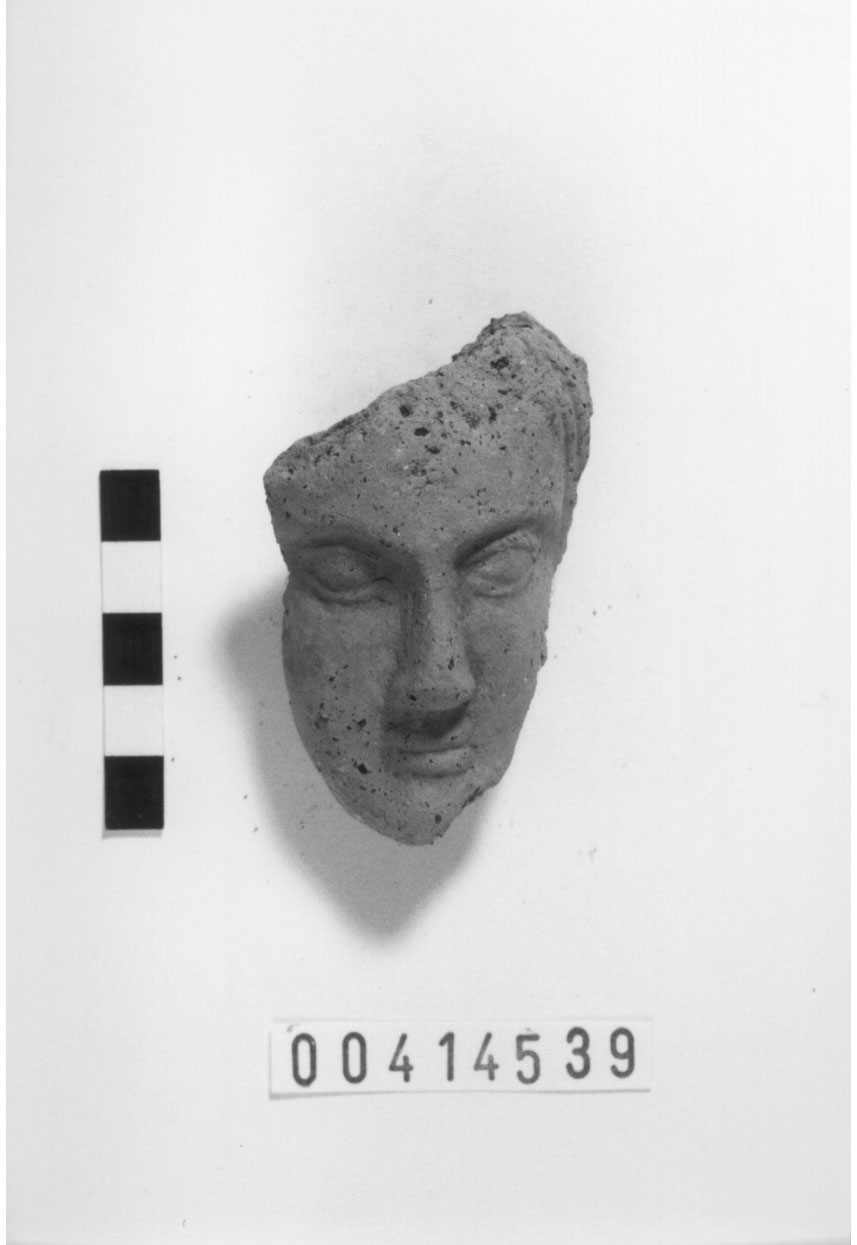 Testa votiva/ frammento (III d.C, II d.C)