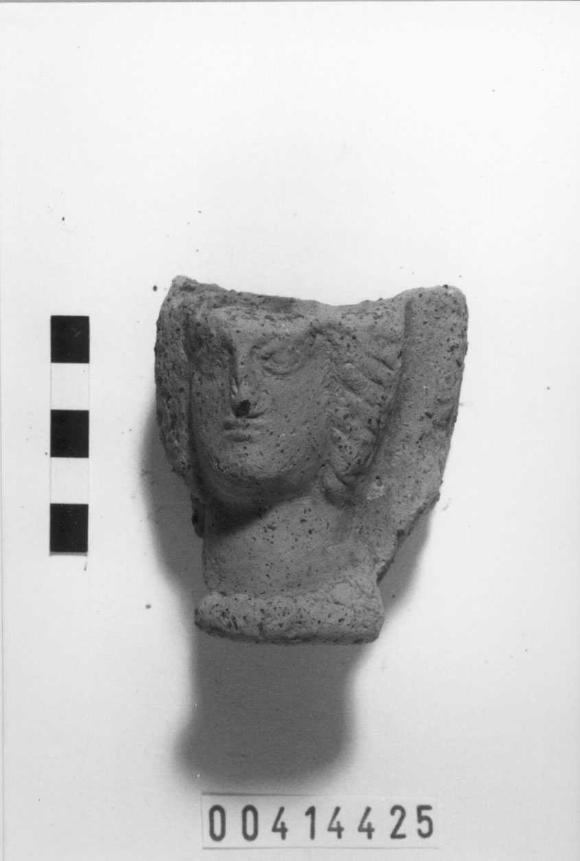 Figura femminile velata (Testa votiva/ frammento) (Fine IV a.C)
