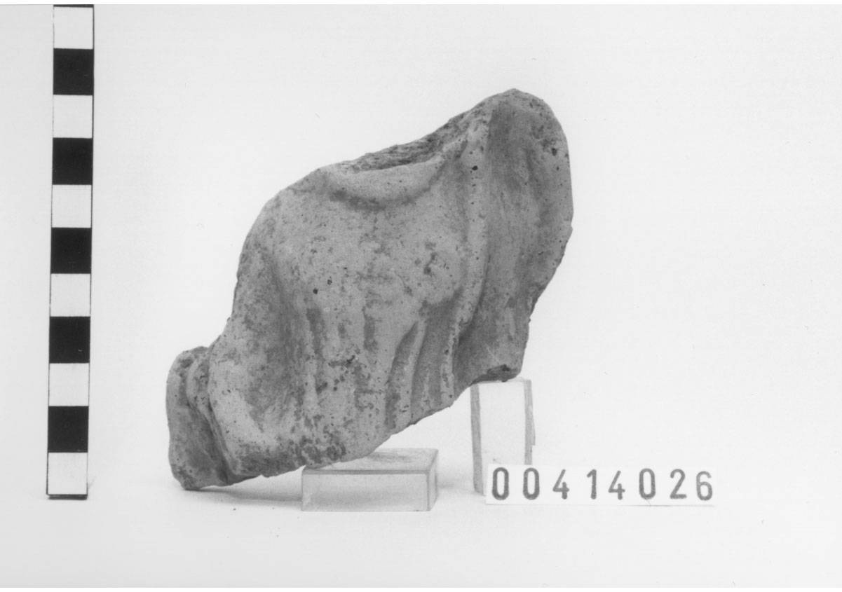 Figura femminile (Statuetta votiva/ frammento) (III a.C, II a.C)