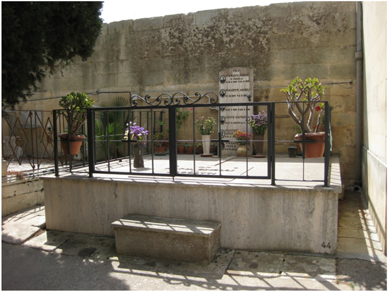 Famiglia Foggetti (tomba, tomba pavimentale a fossa) - Lecce (LE) 