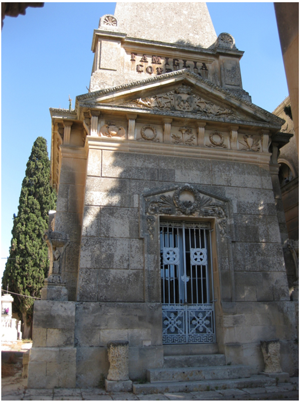Famiglia Coppola (tomba, cappella) - Lecce (LE) 