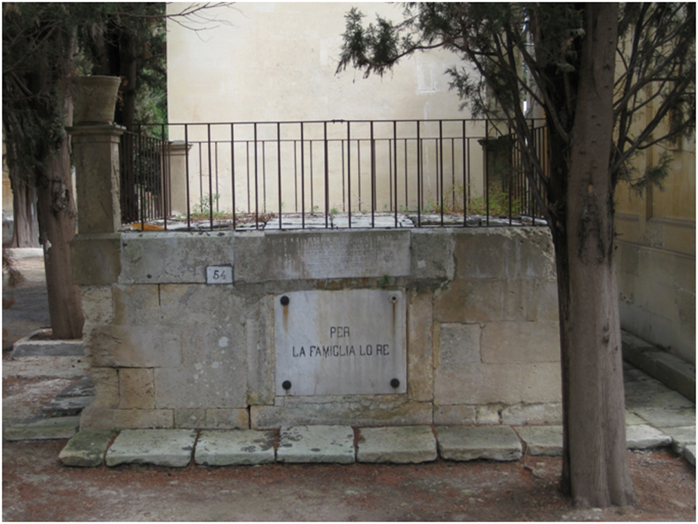 Vito Lo Re (tomba, tomba pavimentale a fossa) - Lecce (LE) 
