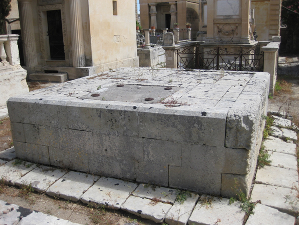 Bartolo Lopez y Royo (tomba, tomba pavimentale a fossa) - Lecce (LE) 