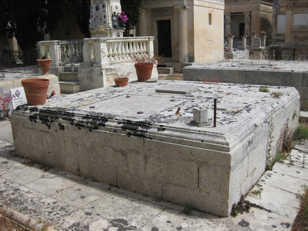 Domenico Pingi (tomba, tomba pavimentale a fossa) - Lecce (LE) 