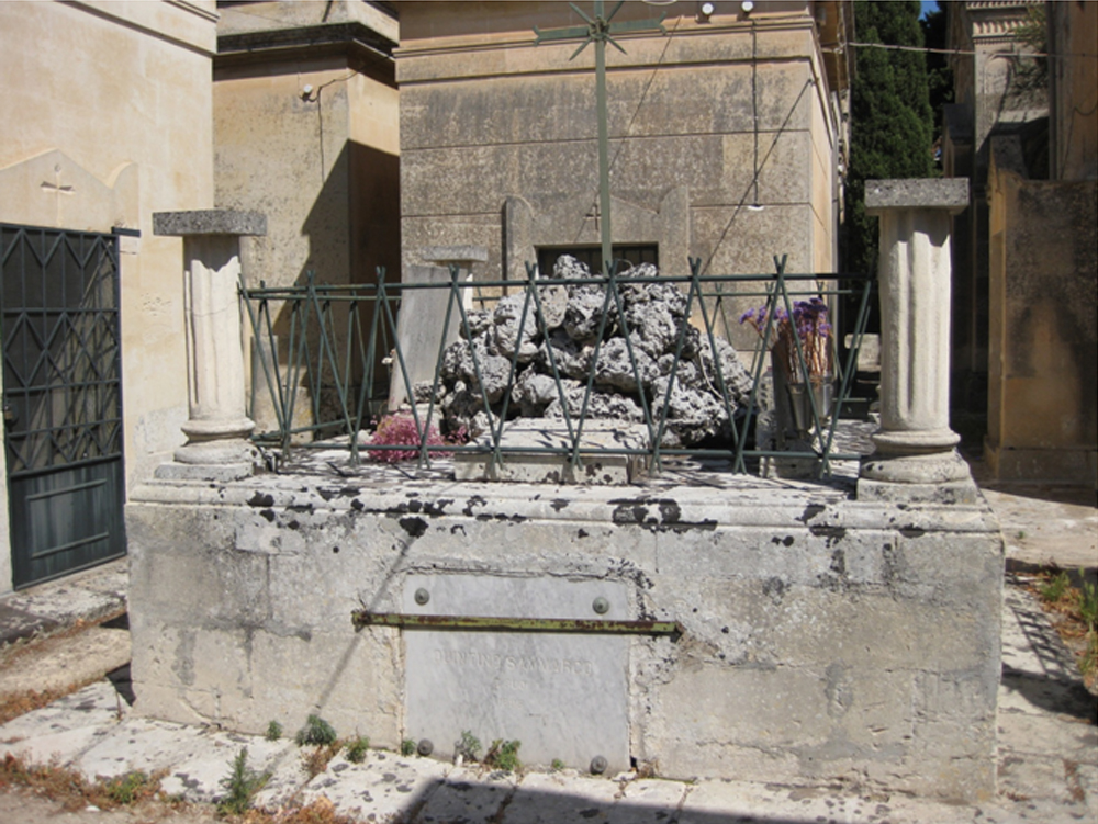 Quintino Sammarco (tomba, tomba pavimentale a fossa) - Lecce (LE) 