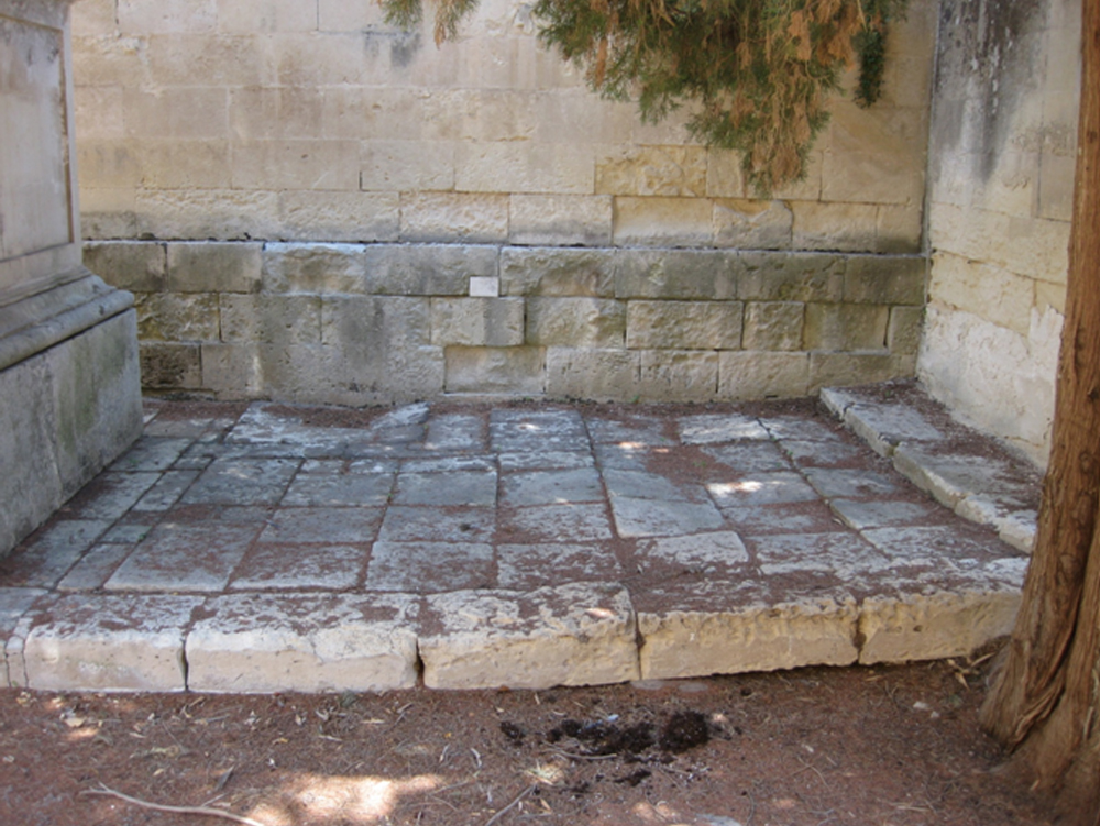 Luigi Carelli (tomba, tomba pavimentale a fossa) - Lecce (LE) 