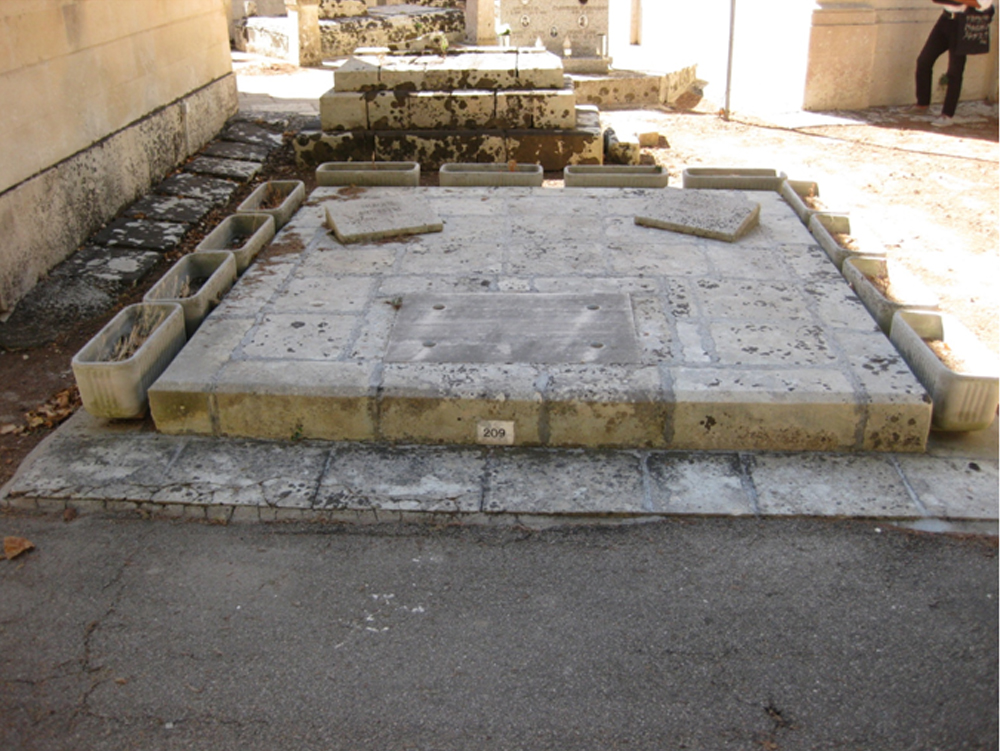 Giordano Silvestri (tomba, tomba pavimentale a fossa) - Lecce (LE) 