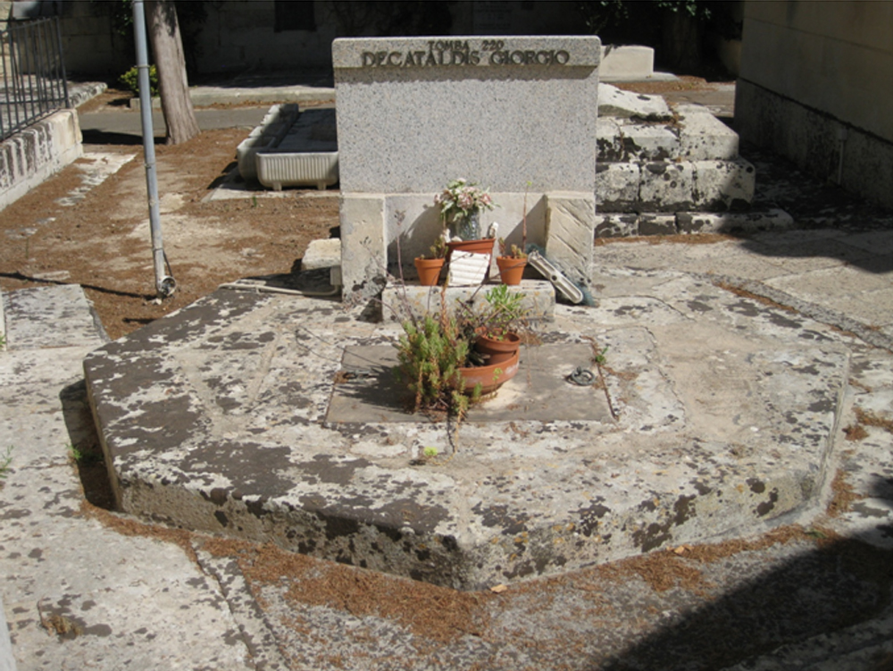 Giorgio De Cataldis (tomba, tomba pavimentale a fossa) - Lecce (LE) 