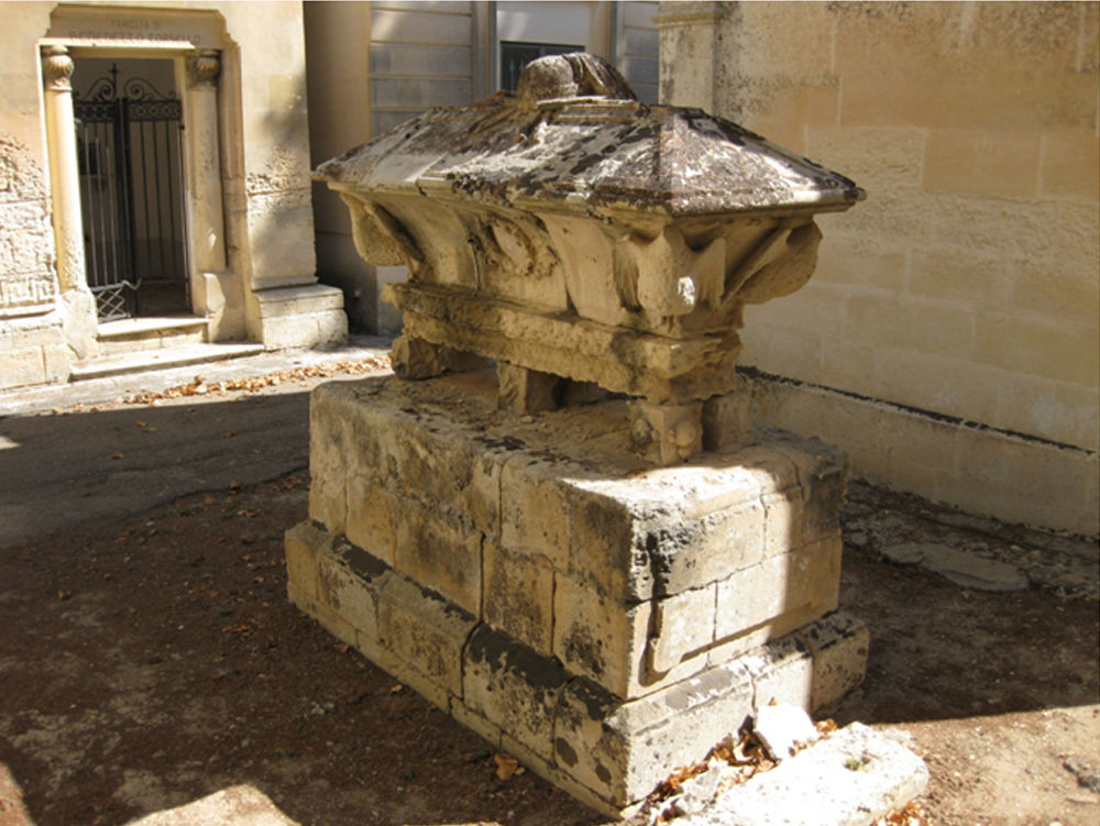 Colonnello Bertolone (tomba, tomba pavimentale a fossa) - Lecce (LE) 