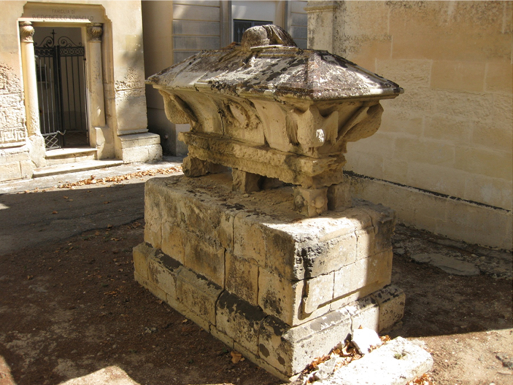 Colonnello Bertolone (tomba, tomba pavimentale a fossa) - Lecce (LE) 