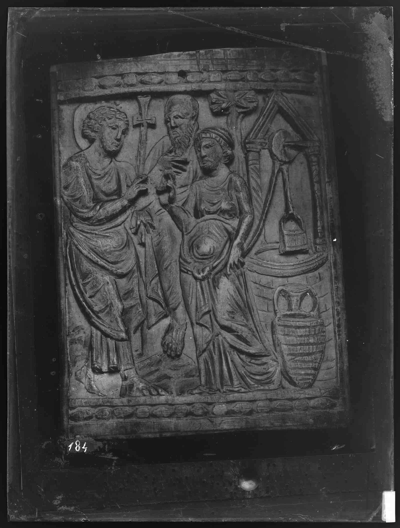 Scultura religiosa - Cattedra episcopale - Schienale, fronte posteriore - Dettaglio (negativo) di Ricci, Luigi, Anonimo - manifattura costantinopolitana (XIX)