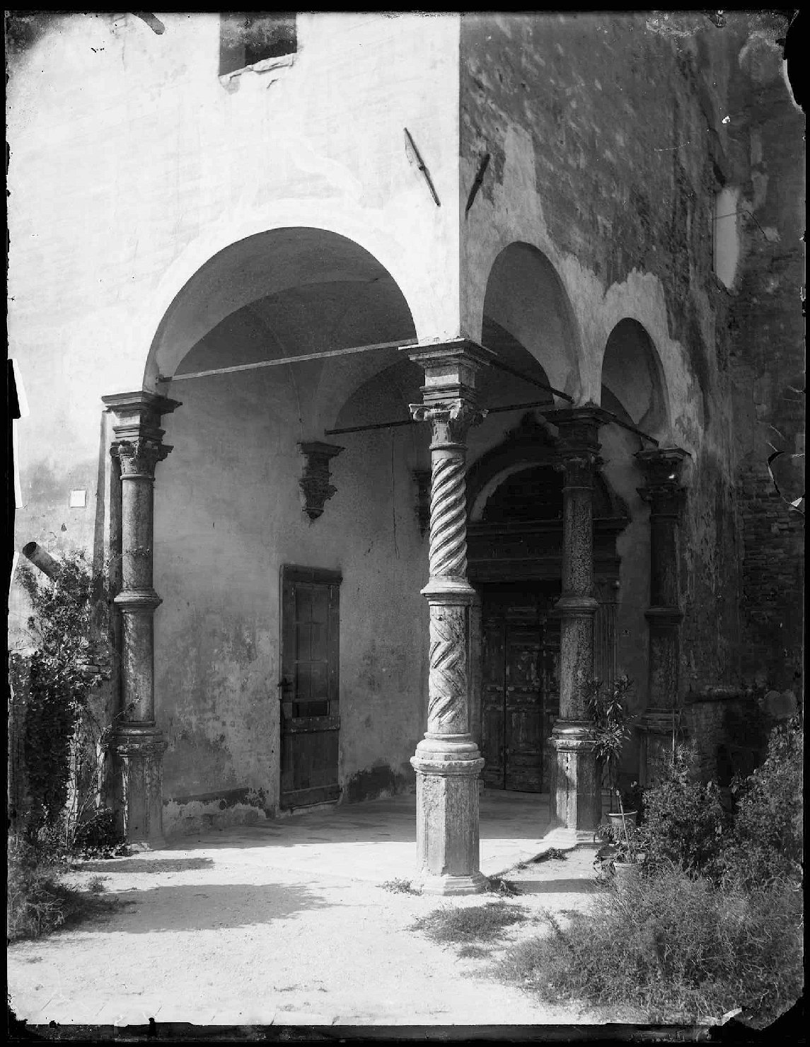 Elementi architettonici - Loggiati - Colonne (negativo) di Ditta Luigi Ricci (XIX-XX)