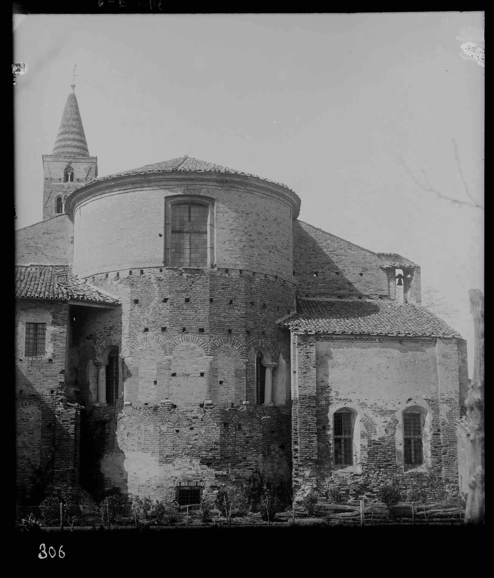 Italia - Emilia-Romagna - Ravenna - Basilica di San Giovanni Evangelista (negativo) di Ditta Luigi Ricci (studio) (XIX)