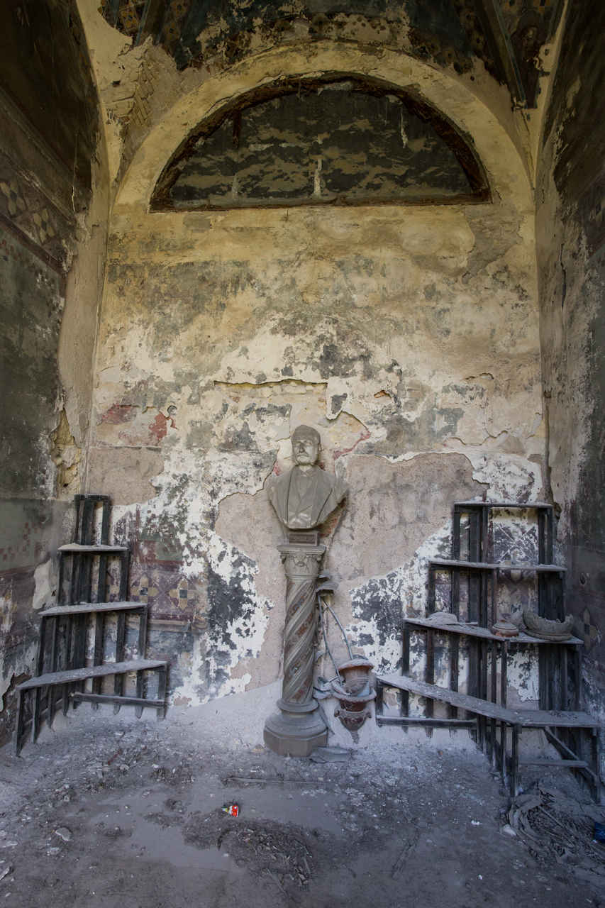 Cristo, Madonna con Bambino, san Pietro e san Paolo, colomba dello Spirito Santo tra due angeli, occhio divino, motivi decorativi, figura maschile (decorazione plastico-pittorica, complesso decorativo) di Sartorio Giuseppe, Amadio Massimiliano, Citta Giuseppe (sec. XIX)