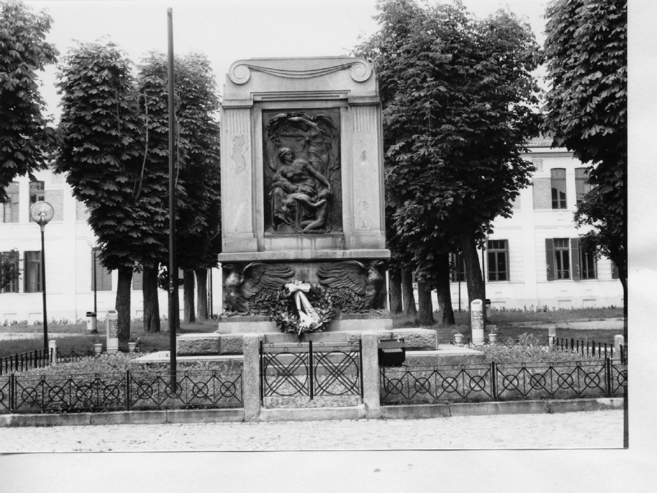 Monumento ai Caduti della prima guerra mondiale (monumento, ai caduti) - Collegno (TO)  (XX, inizio)