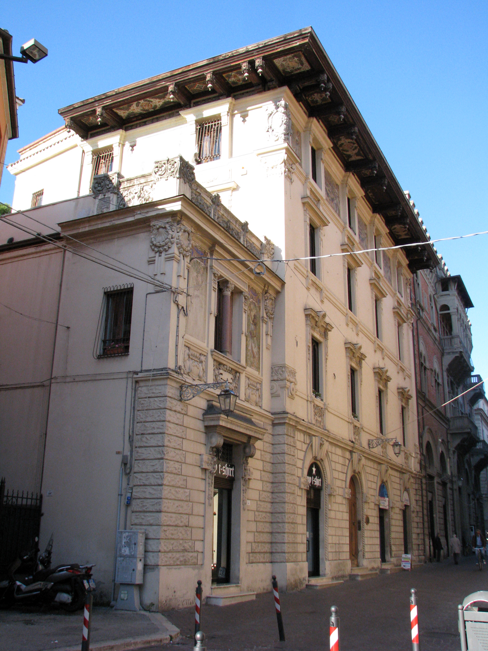 palazzo Castelli (palazzo) - Teramo (TE)  (XX, inizio)