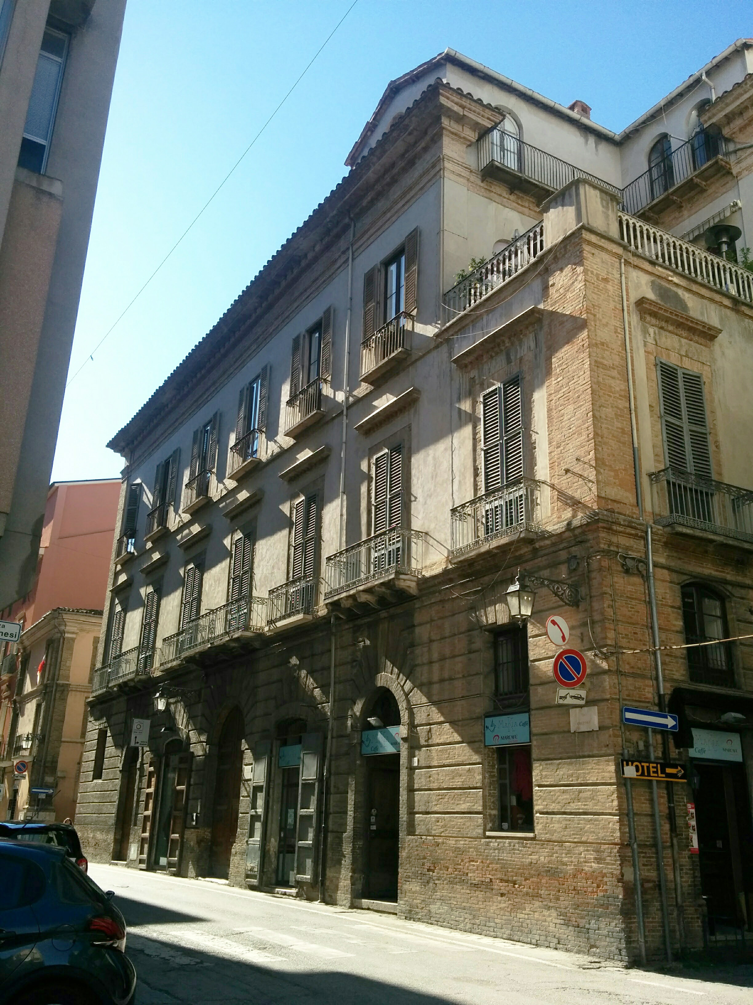 Palazzo Manetta (palazzo, privato) - Teramo (TE) 