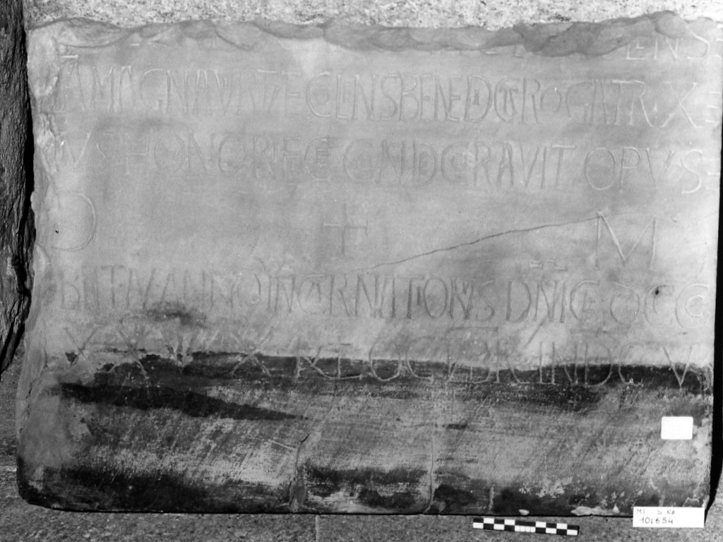 lastra con epigrafe/ frammento - bottega milanese medievale (seconda metà sec. X d.C)