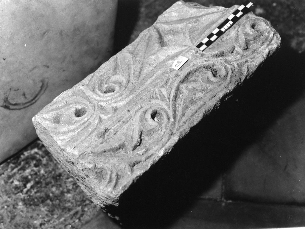 architrave/ frammento - ambito romano imperiale, bottega milanese medievale (secc. I- XII d.C)