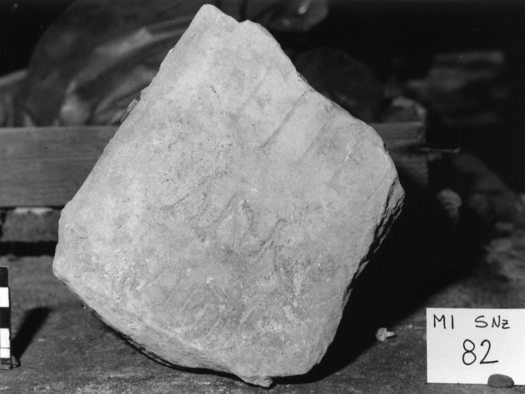 lastra con epigrafe/ frammento - ambito romano imperiale-tardoantico (secc. IV-V d.C)