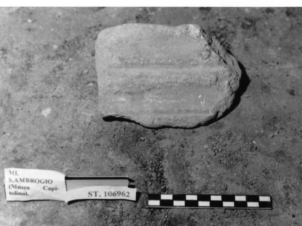 zoccolatura/ frammento - ambito romano imperiale 