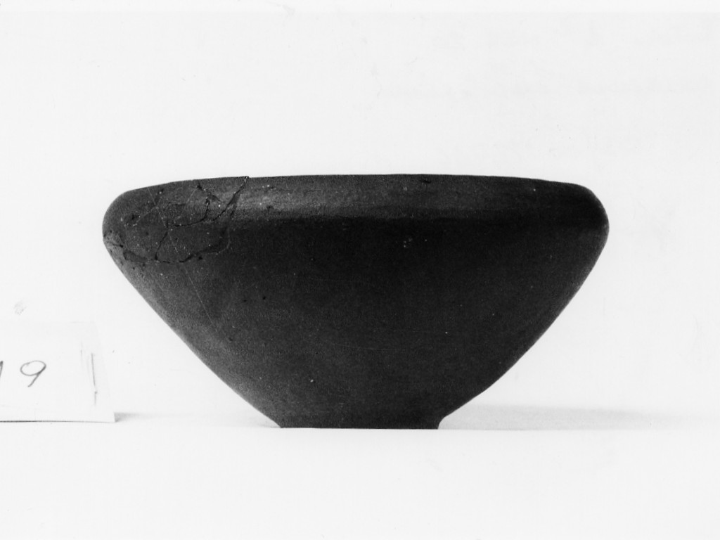 ciotola - Cultura di Golasecca IIA- Età del Ferro (sec. VI a.C)