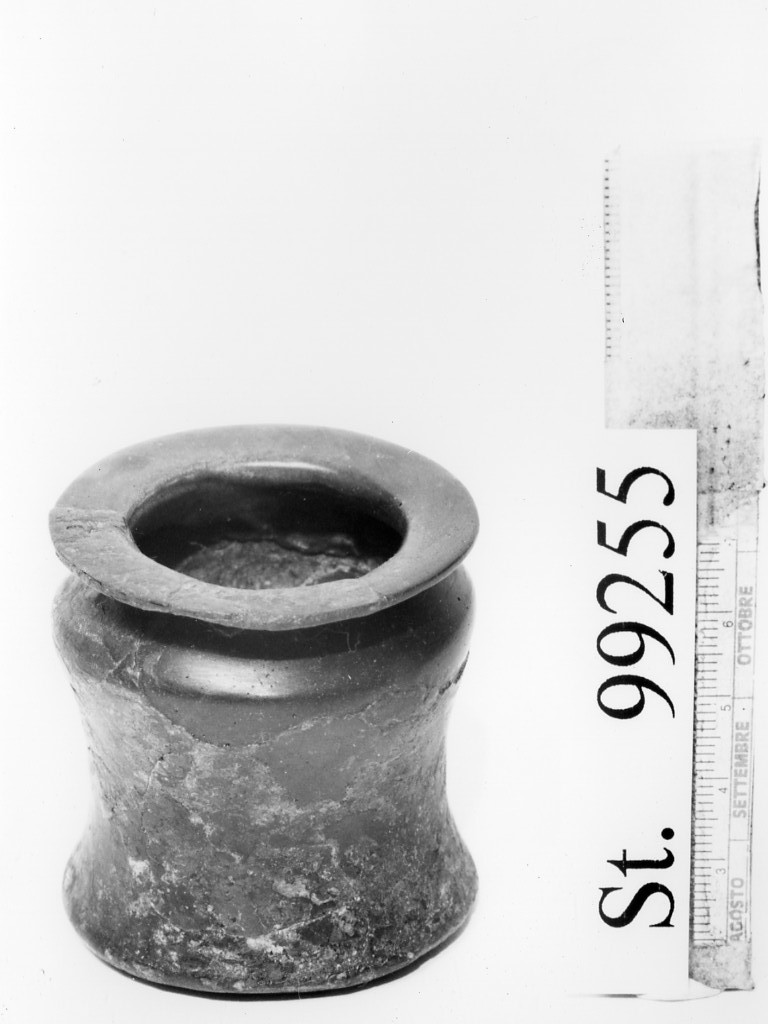 kyathos - produzione etrusca (vulcente) (sec. V a.C)