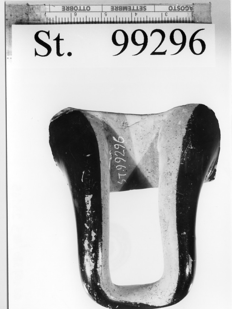 kylix/ ansa - produzione attica (seconda metà sec. V a.C)