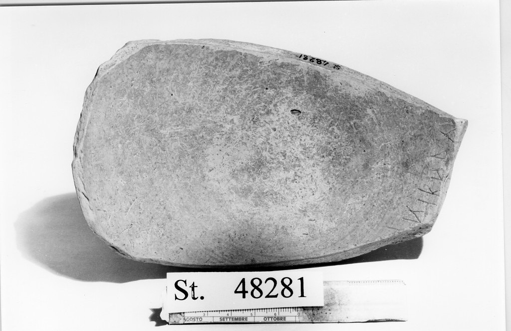 ciotola/ forma parzialmente ricostruibile - produzione etrusca (sec. IV a.C)