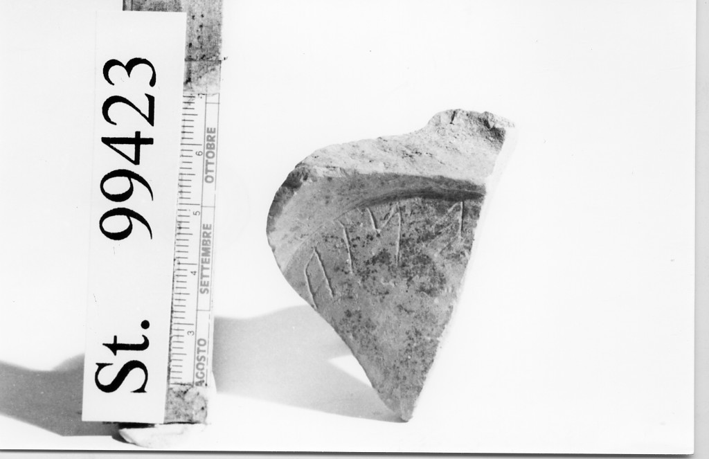 ciotola/ fondo - produzione etrusca (sec. IV a.C)