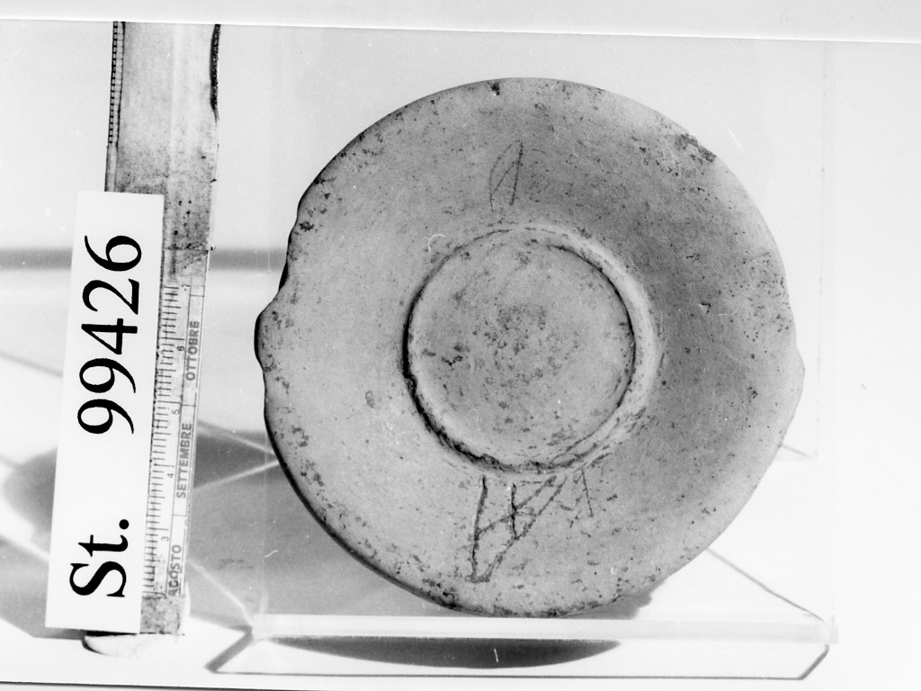 ciotola/ piede - produzione etrusca (seconda metà sec. V a.C)