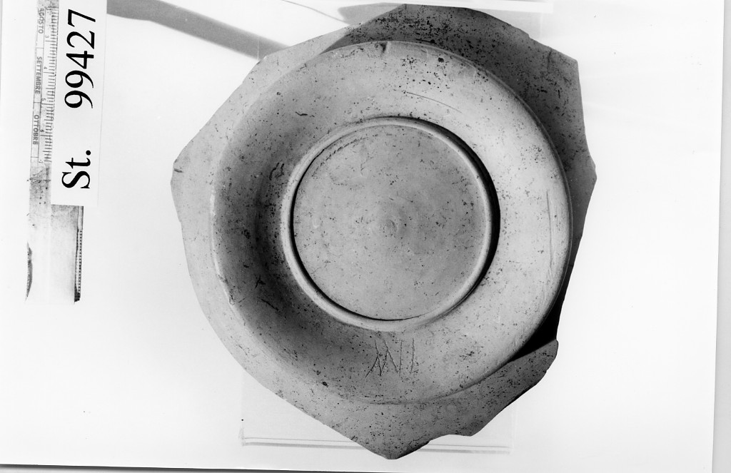 ciotola/ piede - produzione etrusca (metà sec. V a.C)