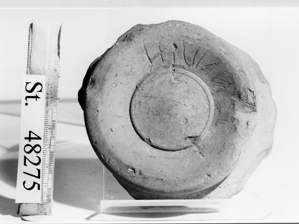 ciotola/ piede - produzione etrusca (metà sec. V a.C)