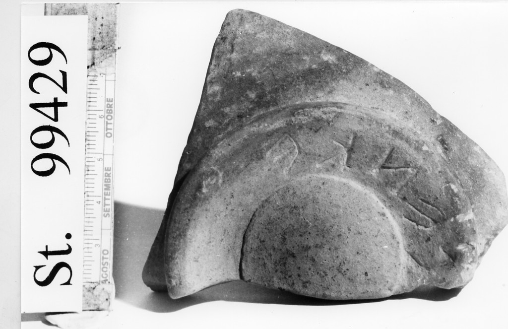 ciotola/ piede - produzione etrusca (sec. V a.C)