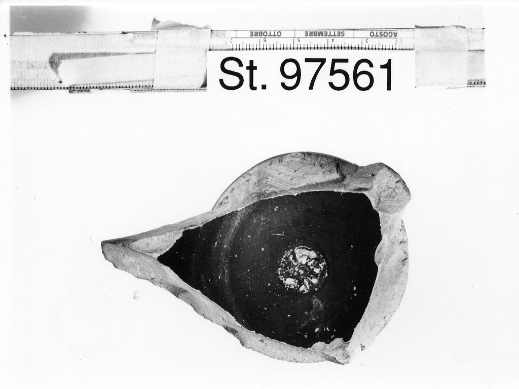 skyphos/ piede - produzione volterrana (fine/ inizio secc. IV-III a.C)