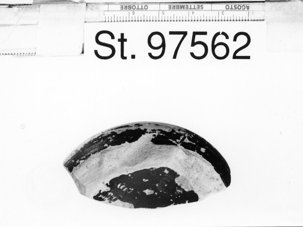 piede/ frammento - produzione attica (sec. IV a.C)