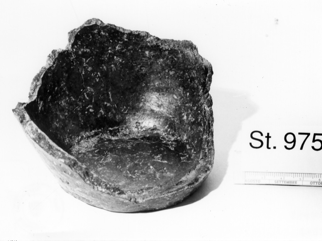 vasetto ovoide/ fondo - ambito paleoveneto (seconda metà secc. VIII-VII a.C)