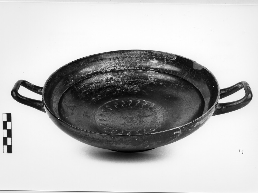 kylix - ambito etrusco e magno-greco (fine/ inizio secc. IV-III a.C)