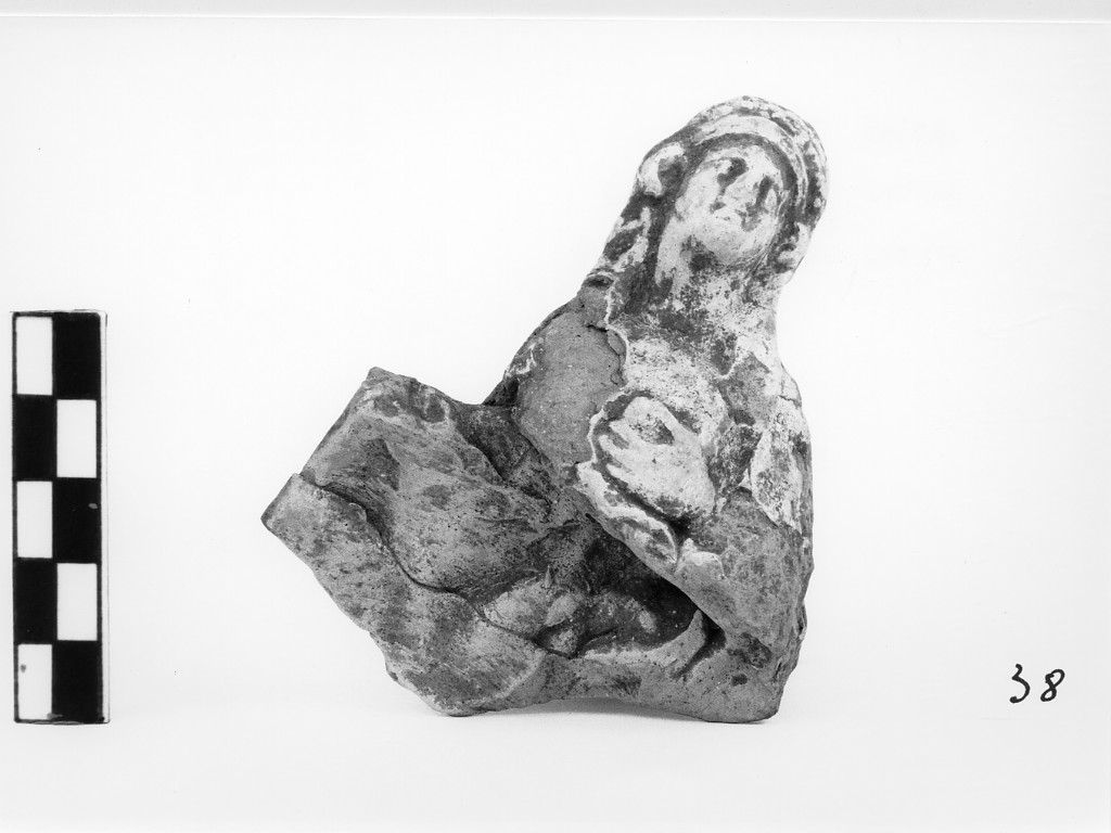 statua femminile/ forma parzialmente ricostruibile - ambito magno greco e siceliota (fine/ inizio secc. IV-III a.C)