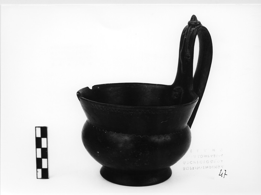 kyathos - ambito etrusco (fine/ inizio secc. VII-VI a.C)