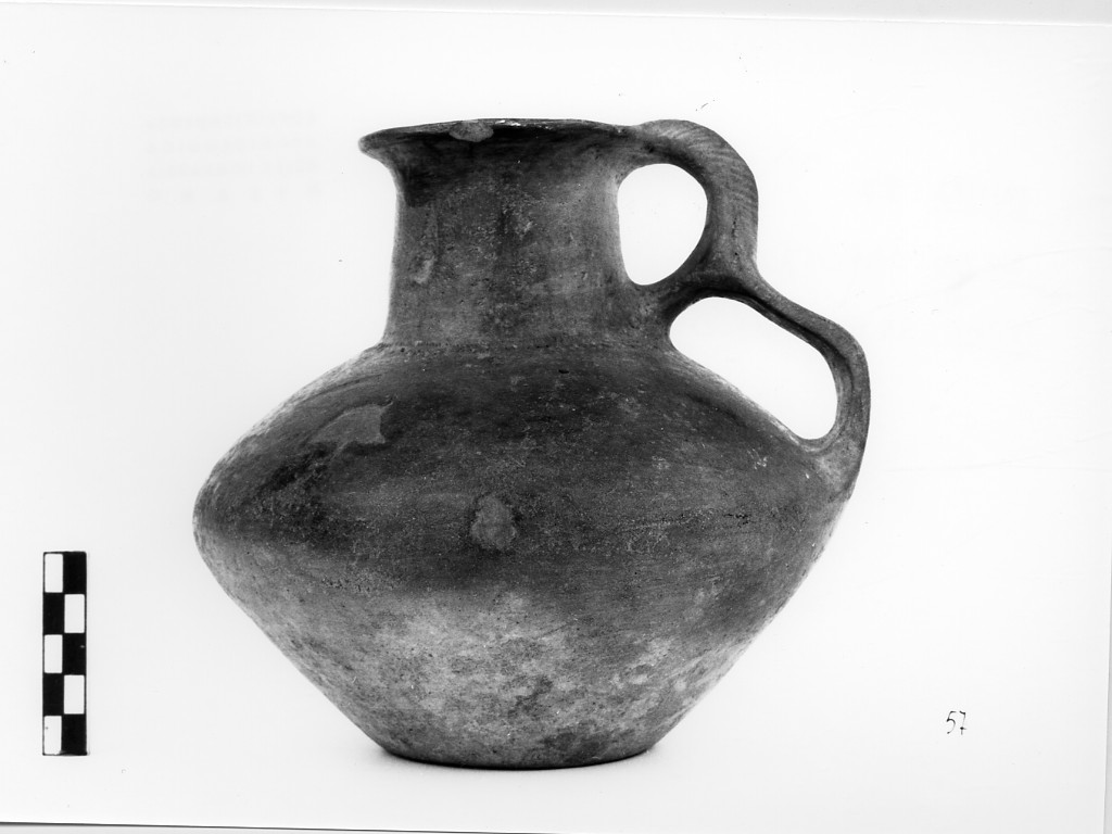 oinochoe a bocca rotonda - ambito etrusco (fine/ inizio secc. VII-VI a.C)